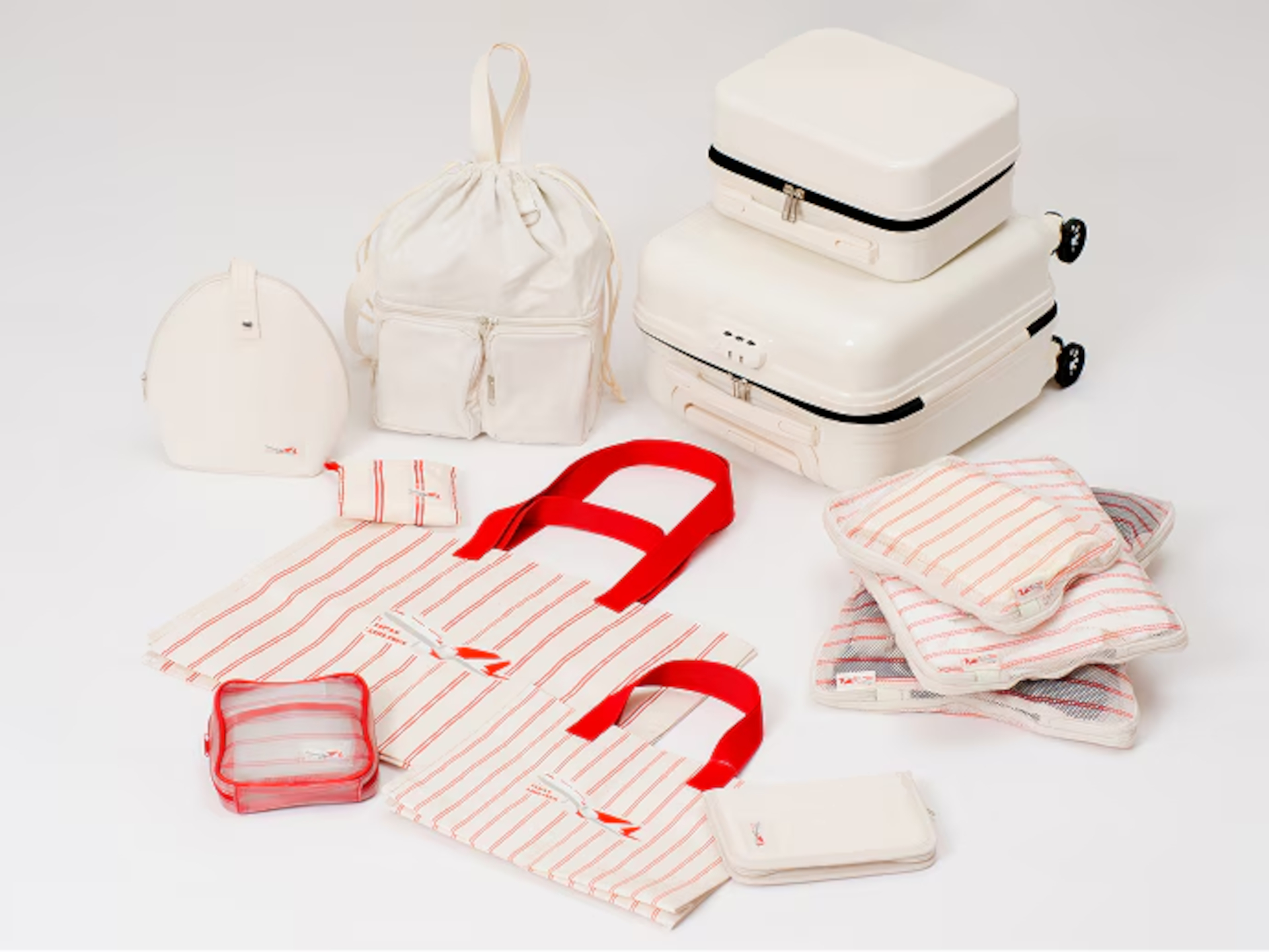 機内での利便性やスタッフの声を反映し、「親子で使える」ことにこだわった機能的なアイテム全27商品