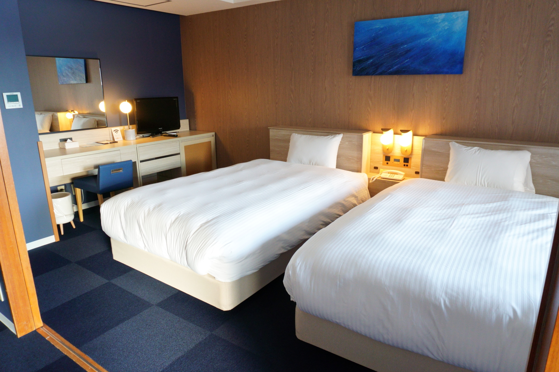 本館7階 コーナーツイン洋室はダイニングキッチンあり