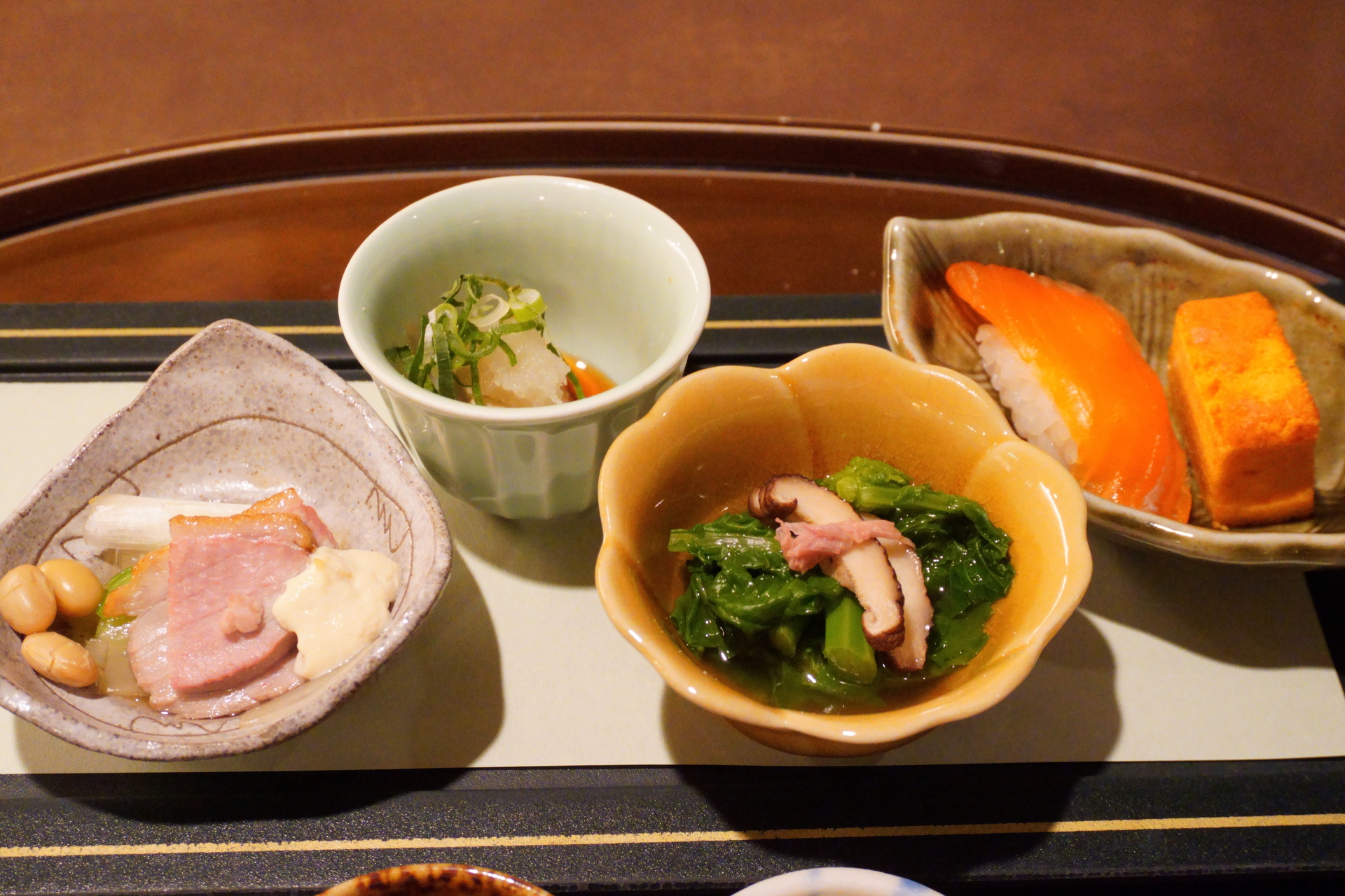 前菜（熱海鱒昆布締め寿司、砂肝ポン酢など）