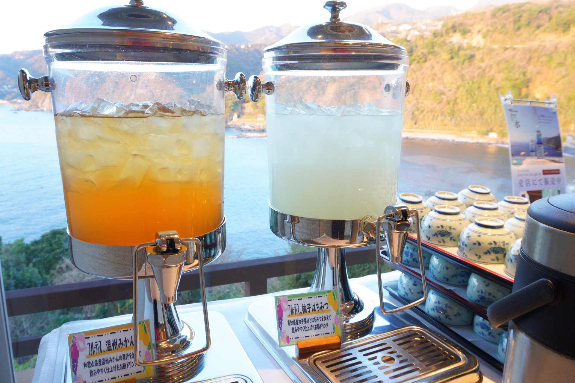 飲み物は定番のソフトドリンクのほか、フルーティスやスムージーなども用意