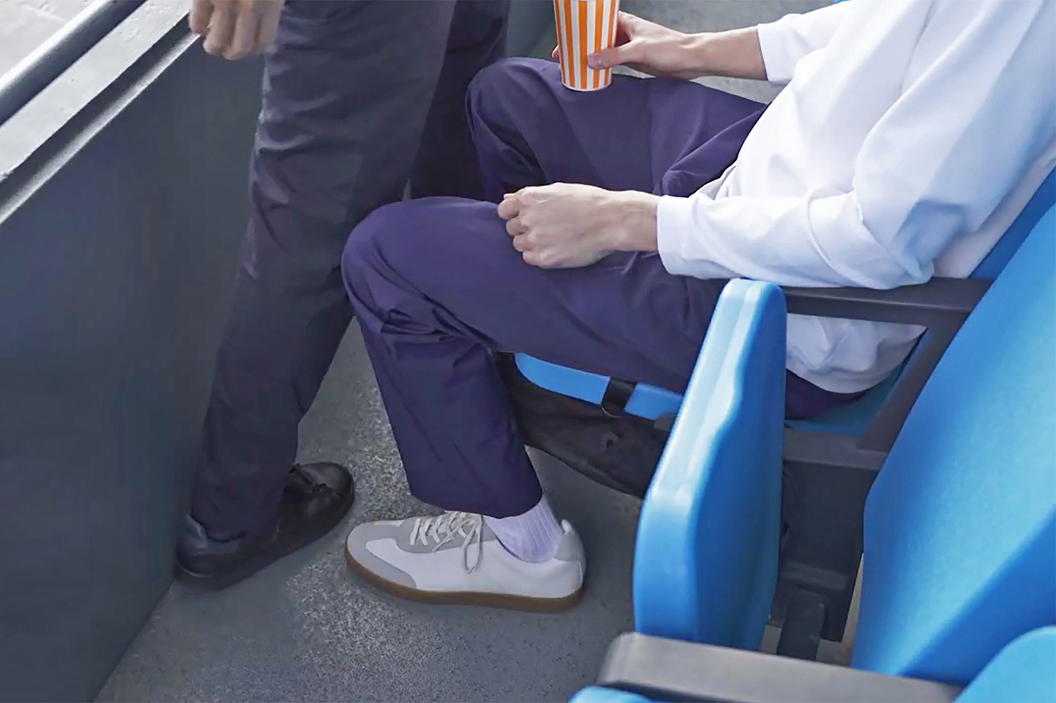 足下に置かないため通路の動線の邪魔にならない