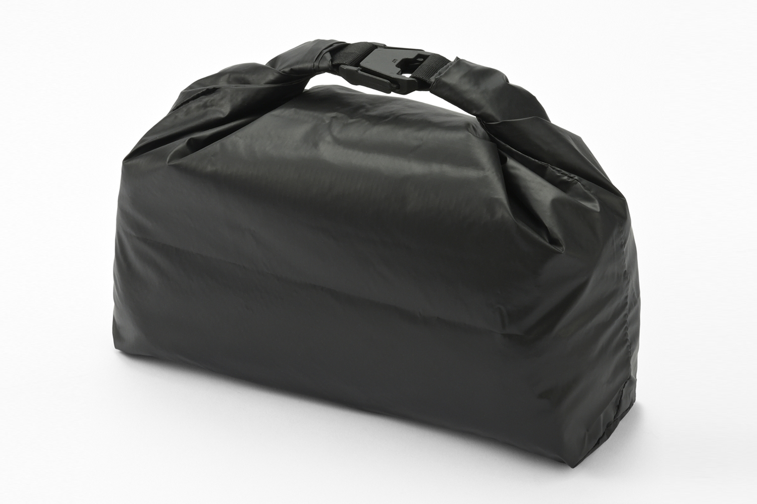 防水加工生地のドライバッグが付属