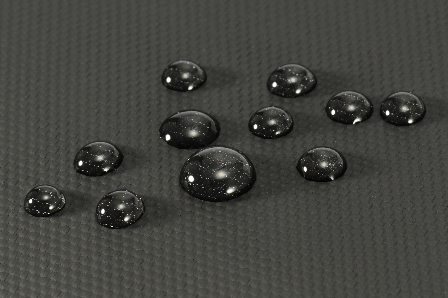 本体生地は耐水性・耐久性に優れるポリエステル生地を採用