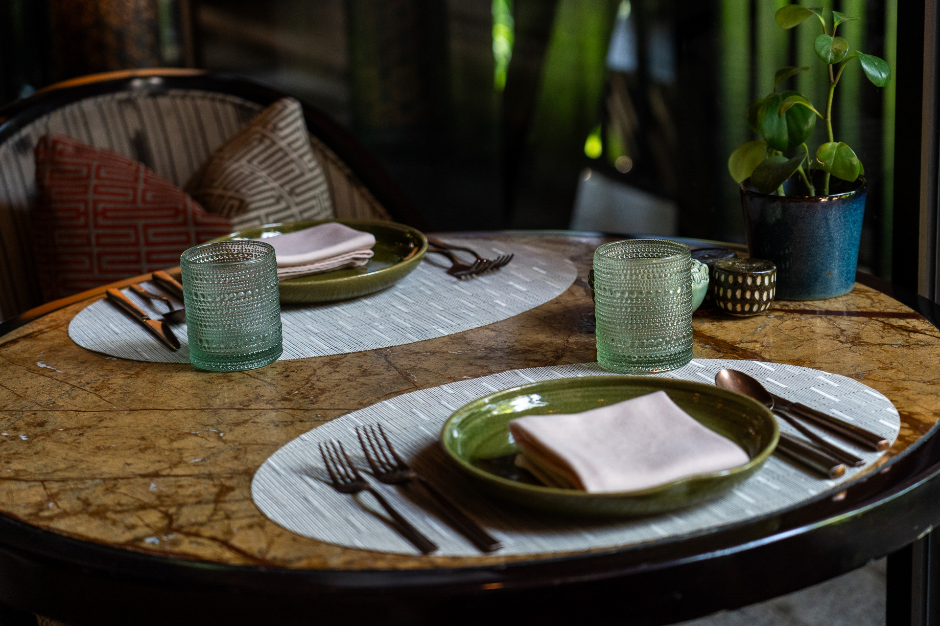 ここで朝食を食べたいですわ～