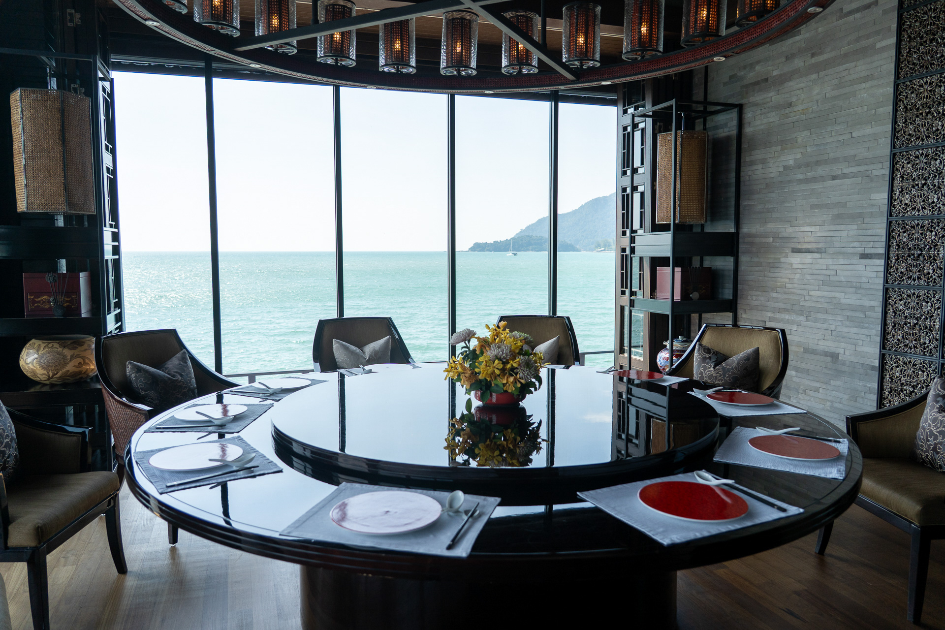 ランカウイ島唯一の高級中華料理レストラン「Hai Yan」。絶景水上デッキがスゴイ