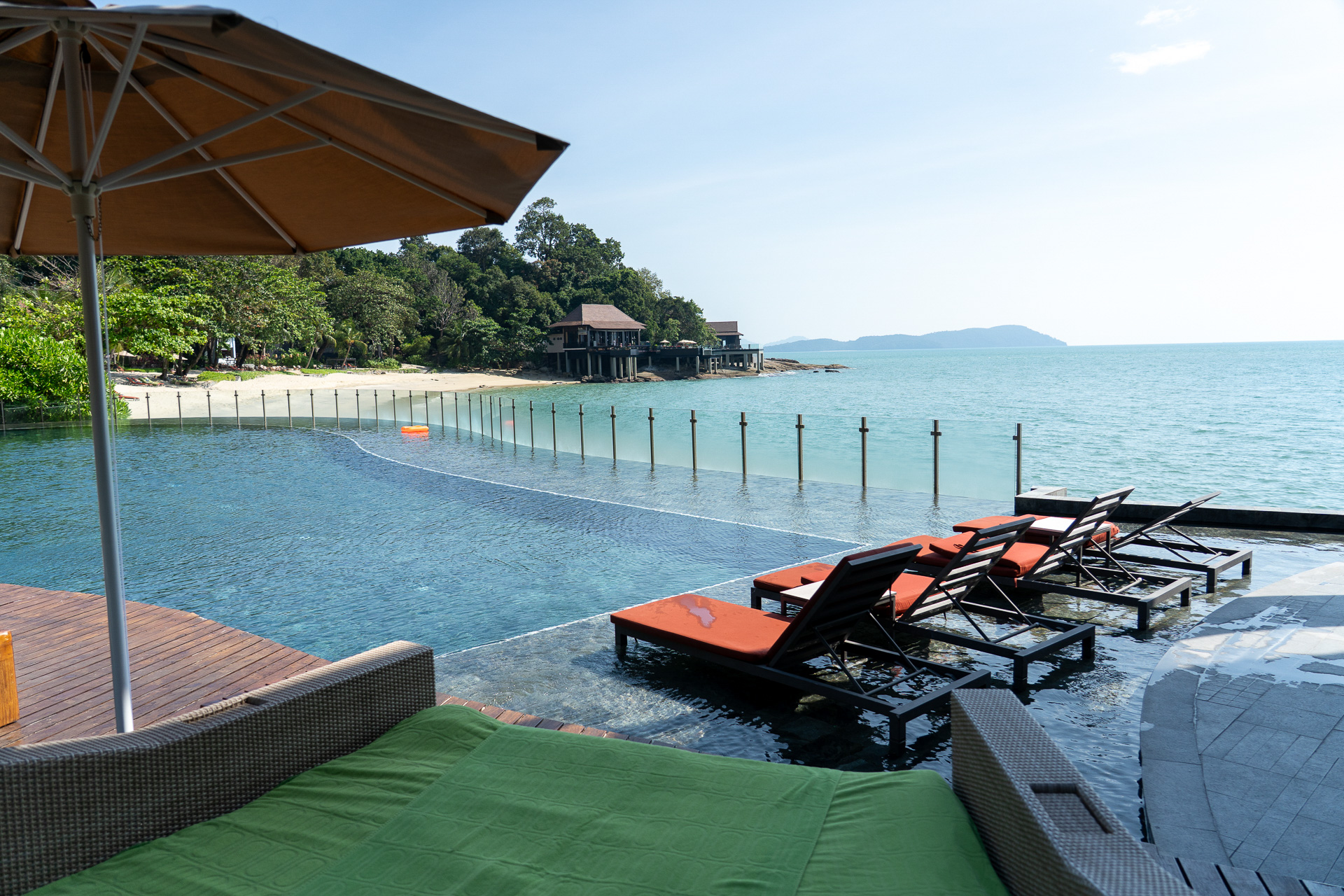 子供もOKなメインプール