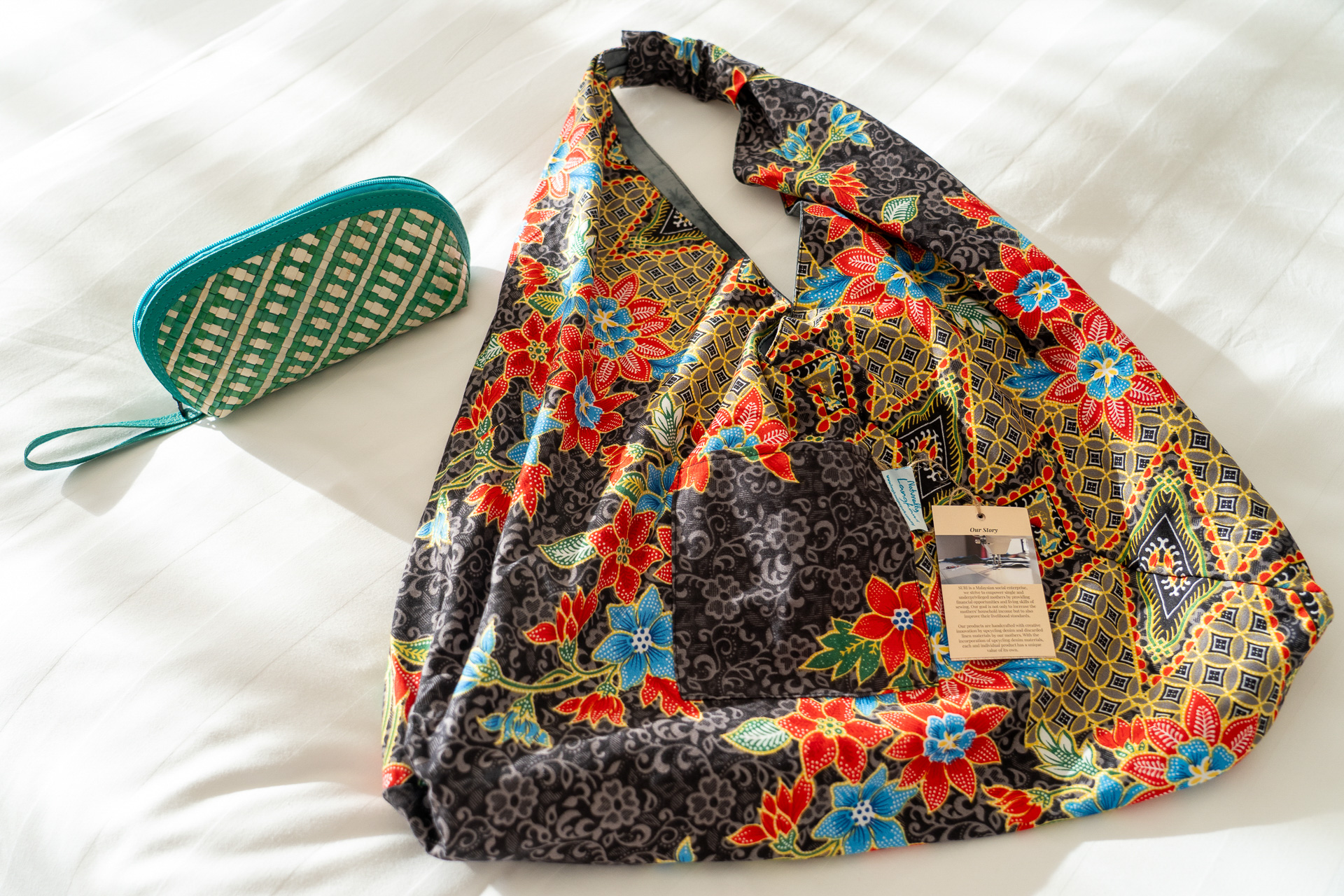 定番はバティック製バッグやラタンのポーチのようです。素敵♪