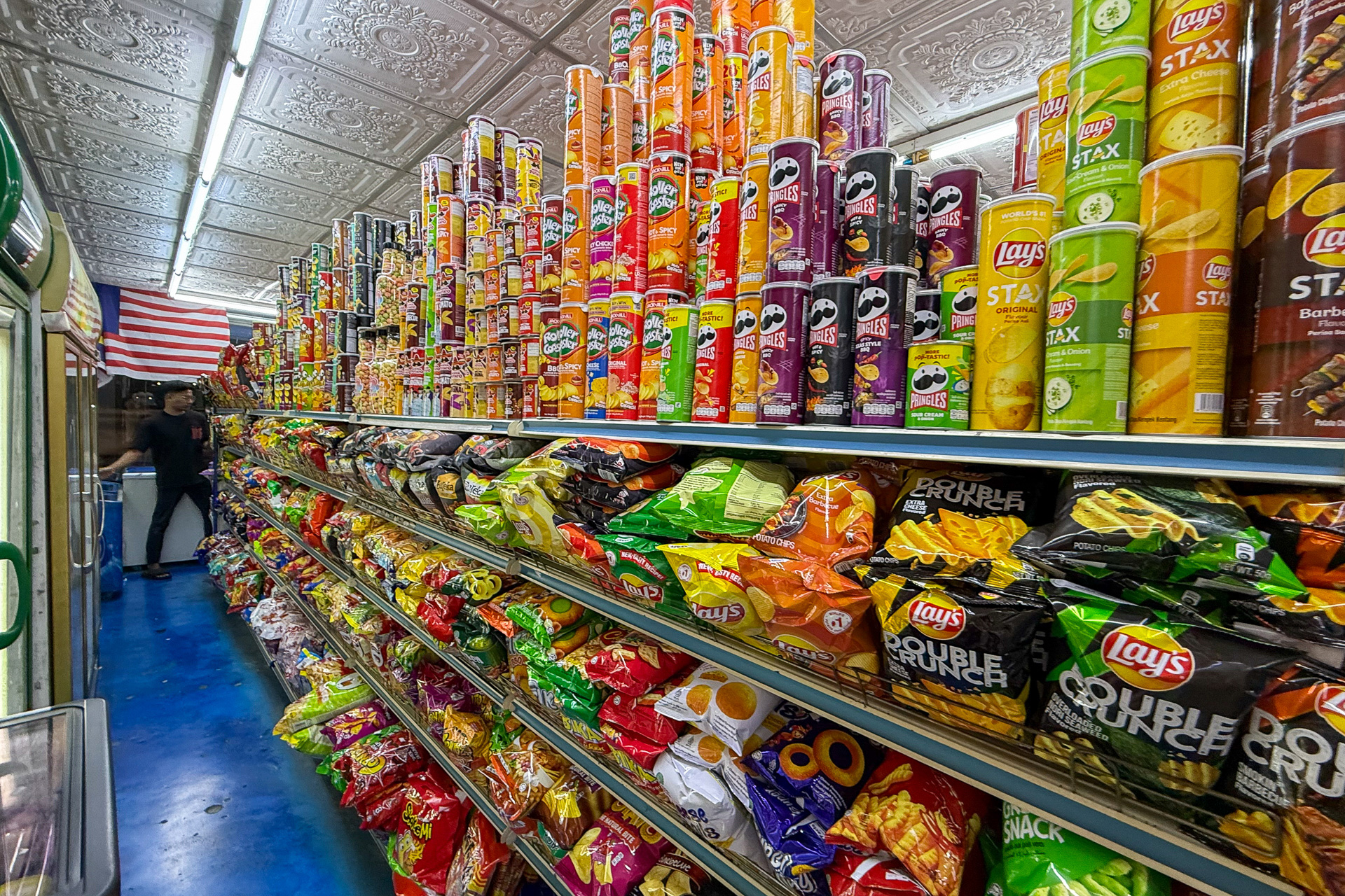 すごい品数！　通路狭っ！