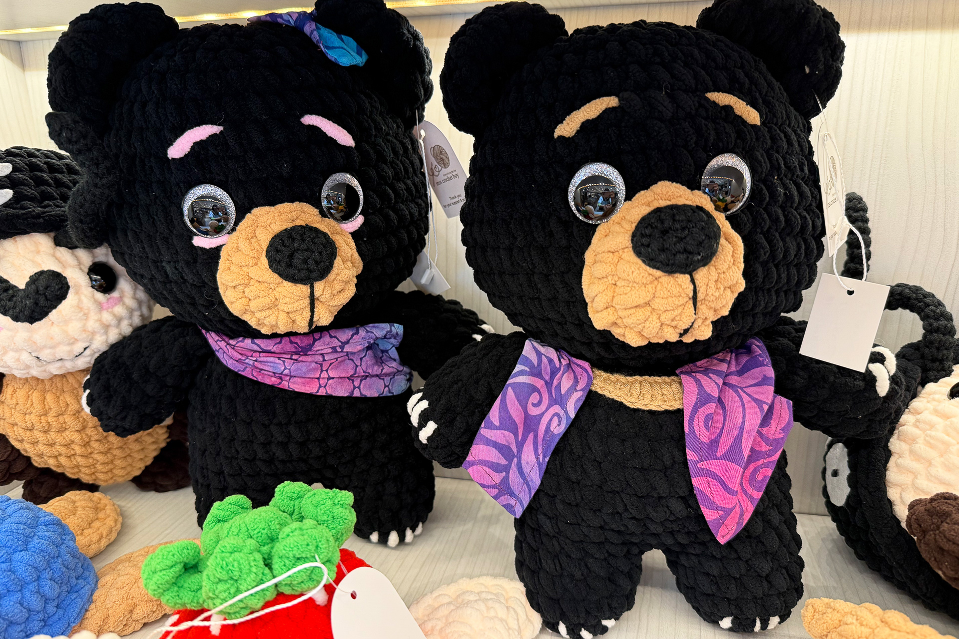 ランカウイ国際空港で見かけたマレーグマのぬいぐるみ。マレーシア観光年2026の公式マスコットキャラクターはこのマレーグマです