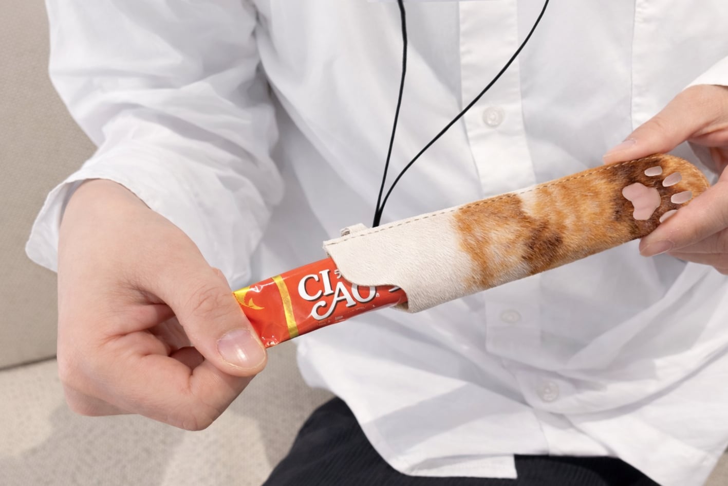 一般的なペンはもちろん、太めのペンやカッターナイフ、“ちゅーる”を収納することもできる