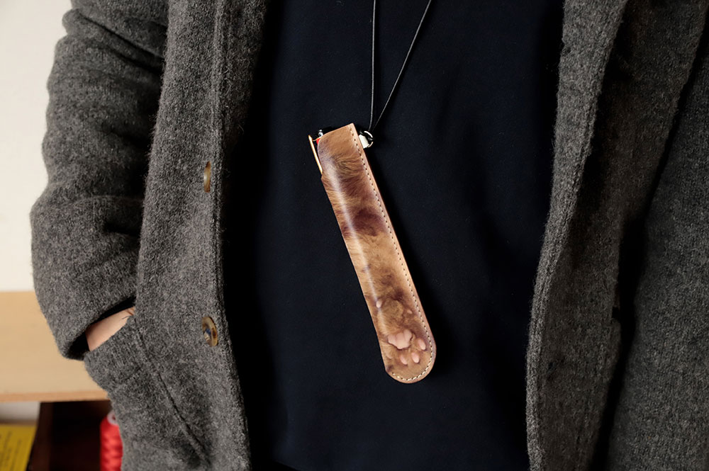 一般的なペンはもちろん、太めのペンやカッターナイフ、“ちゅーる”を収納することもできる