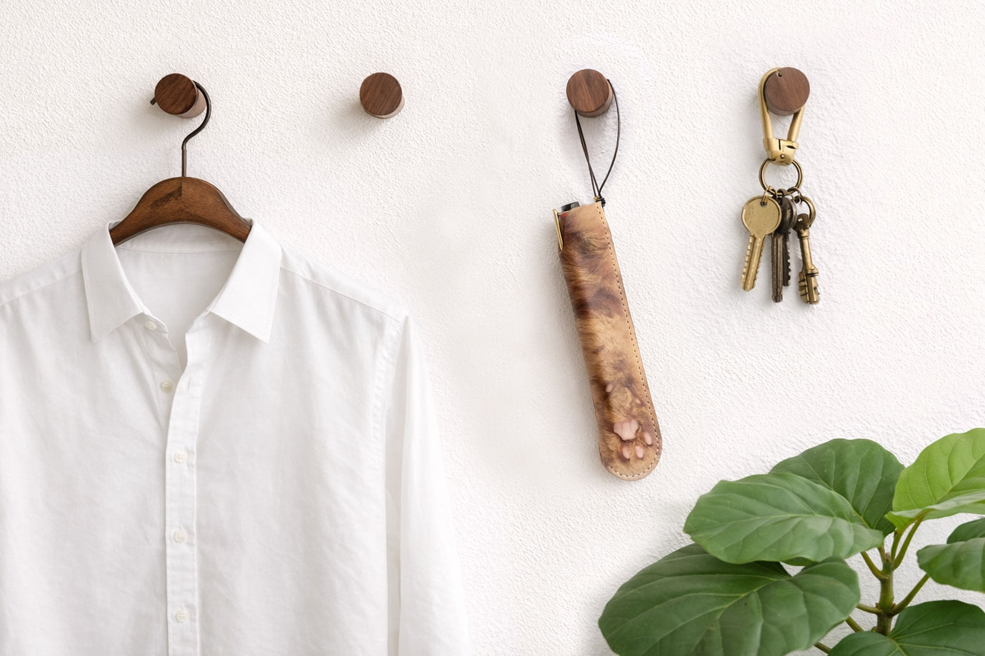 一般的なペンはもちろん、太めのペンやカッターナイフ、“ちゅーる”を収納することもできる