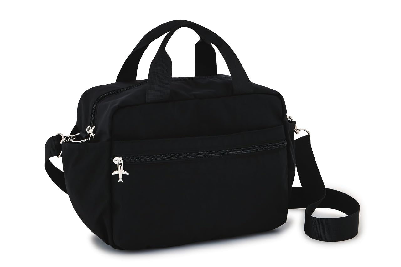 外側に5つ、内側に6つ、合計11個のポケットを搭載。旅行の手回り必需品が整理しやすい