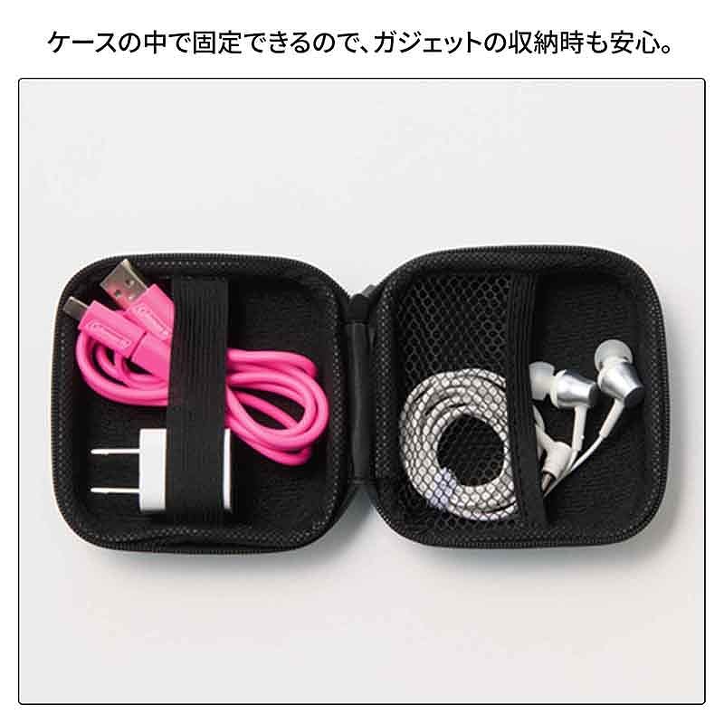 ガジェットケースは、中身を固定できるバントやメッシュポケットが備わる