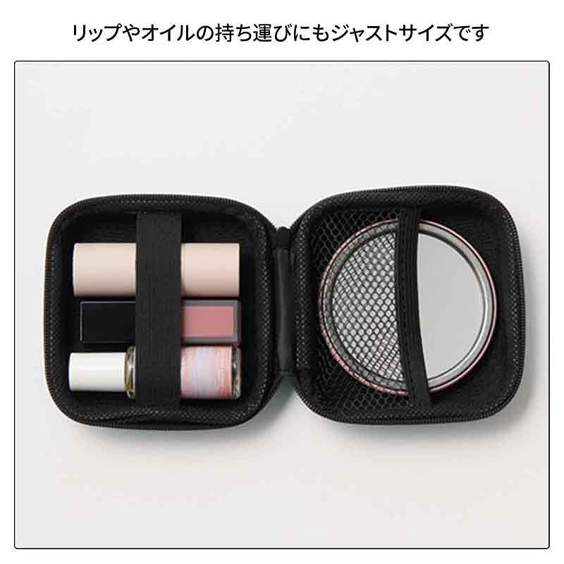 ガジェットケースは、中身を固定できるバントやメッシュポケットが備わる