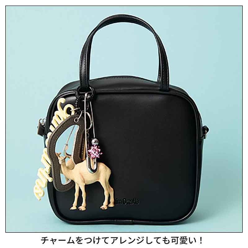 マットなシンセティックレザーで作った高見えバッグ。オンオフ問わずマルチに使える