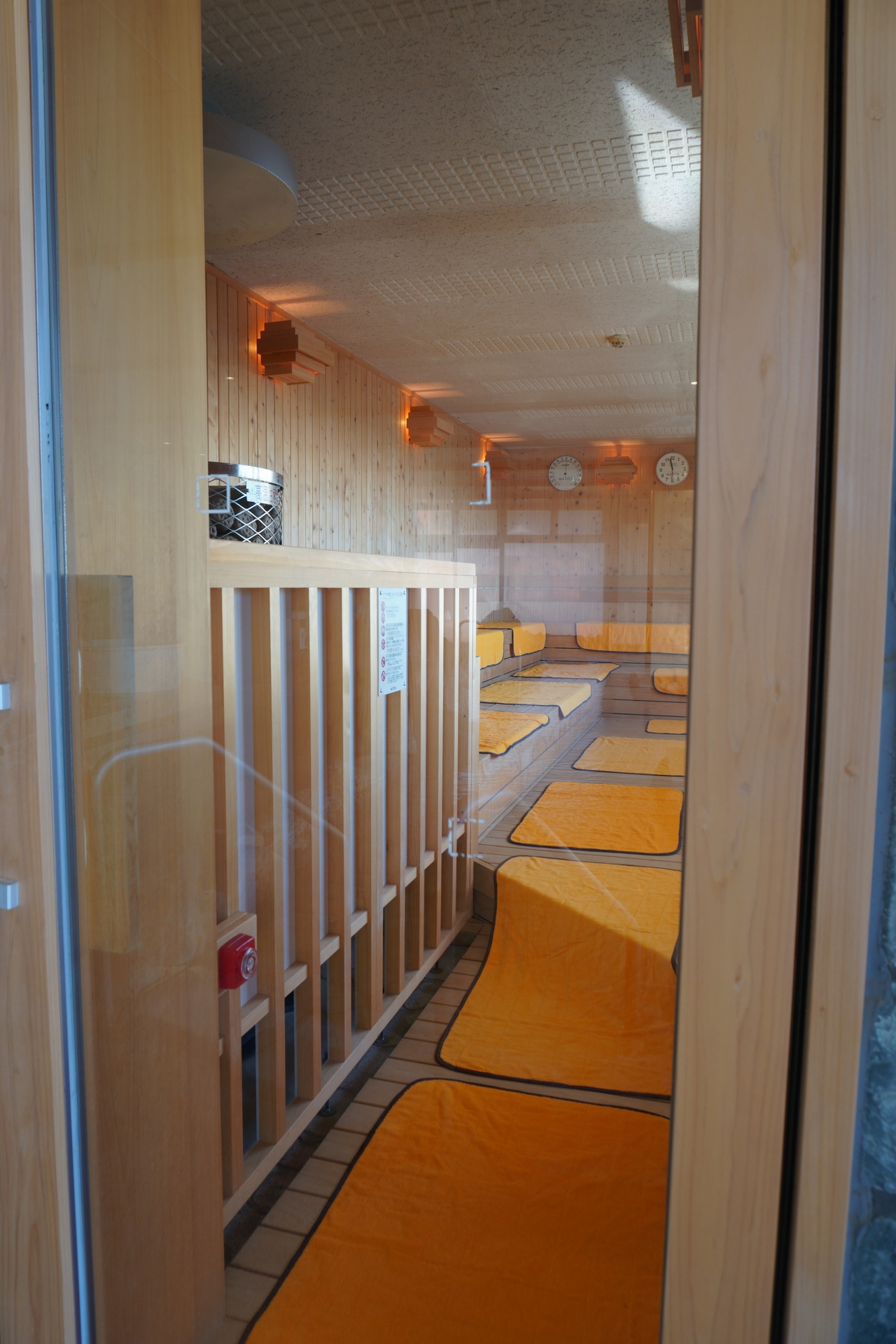 ドライサウナ（3階はドライ・スチームの2つのサウナを備えている）