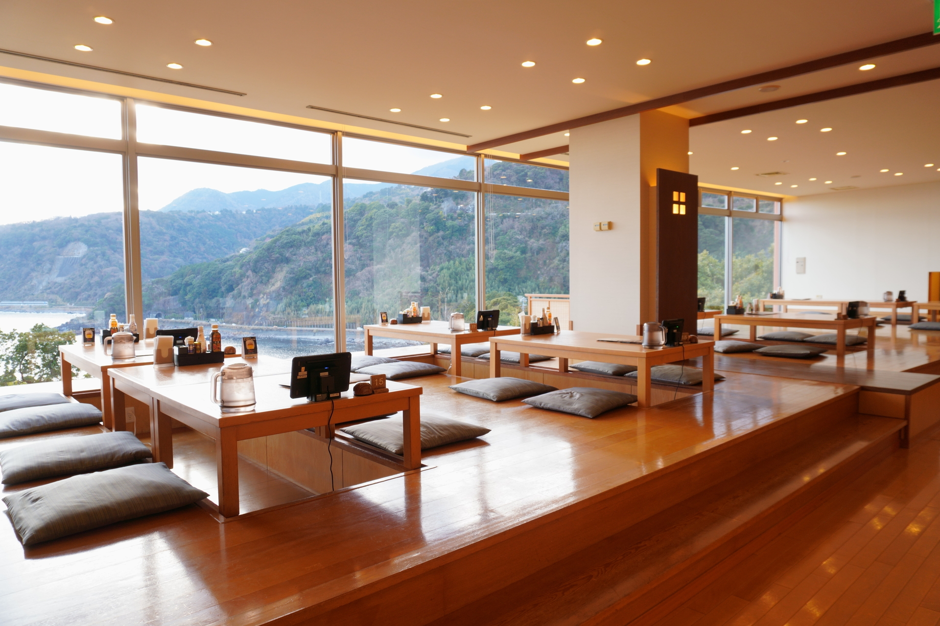 1階のレストラン「湯羅（ゆら）」は入館料なしでの利用も可能