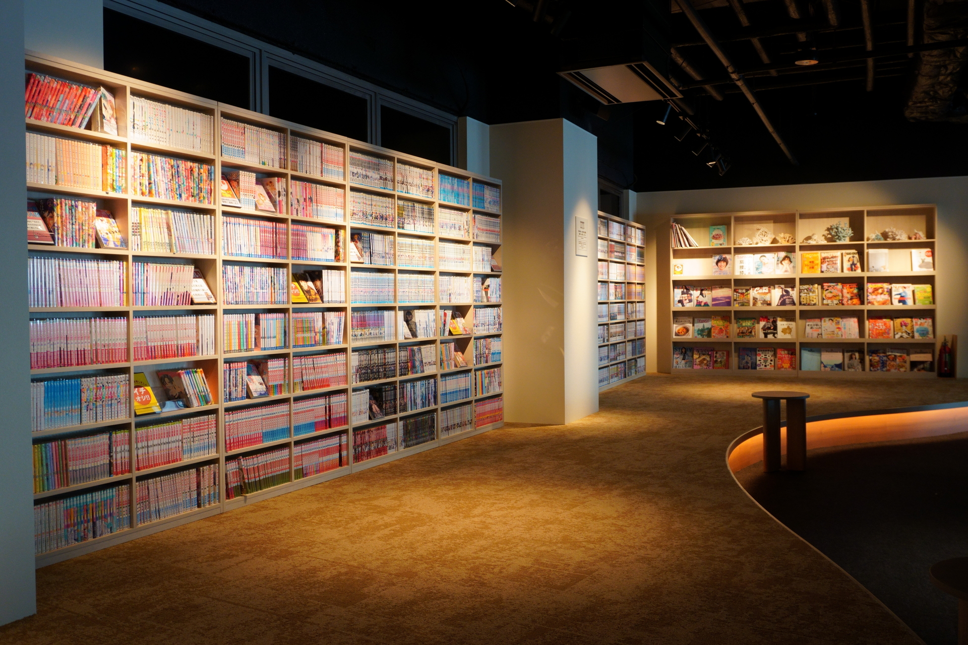 2階 海のねころびラウンジ