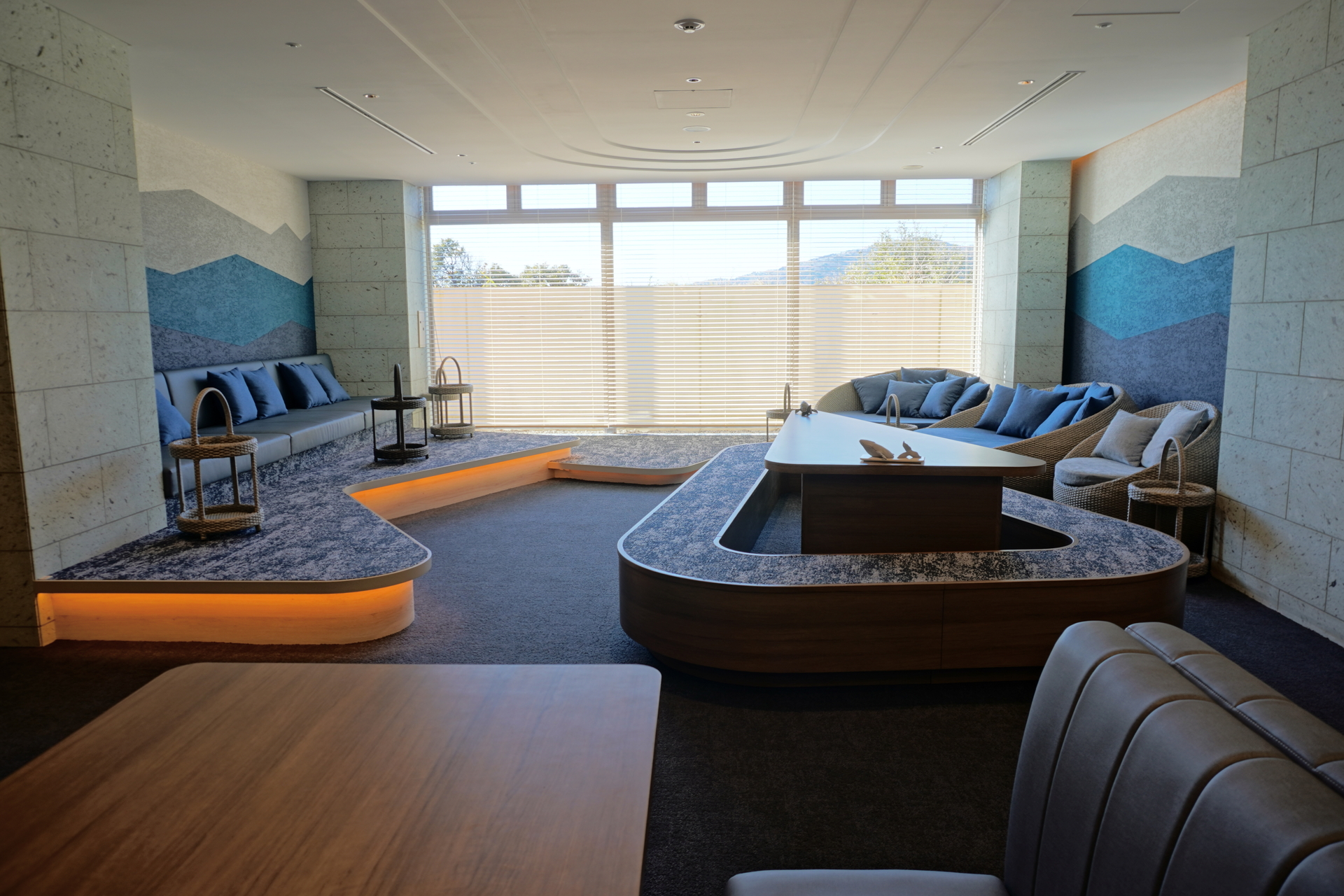 PC作業やスマホの充電もできるプレイラウンジ