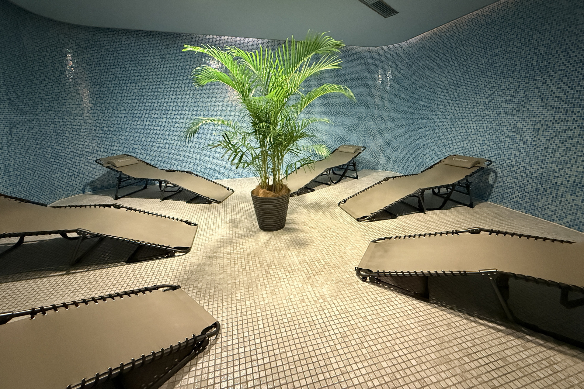 クールラウンジ