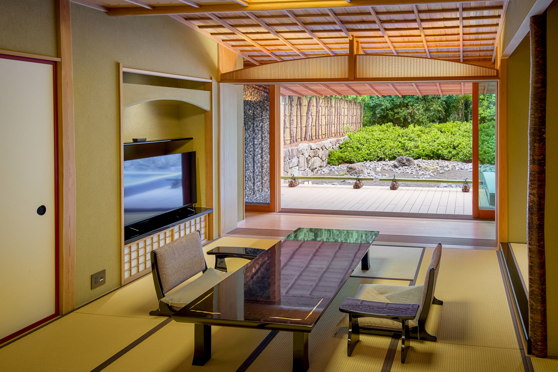 1階の部屋からは広々としたお庭が眺められるので、宿泊料金は2階を5000円安く設定しているとのこと（写真提供：カトープレジャーグループ）