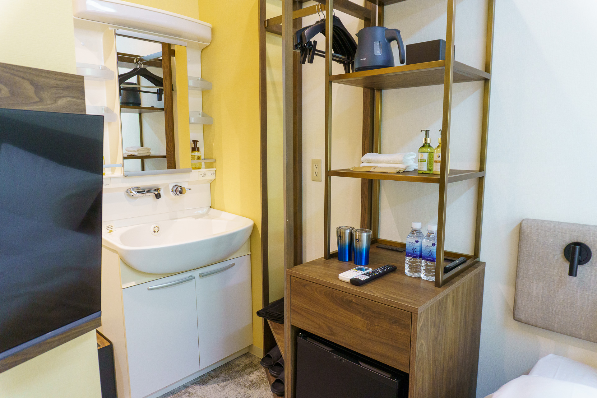 シャワーはないが、洗面台を設置している