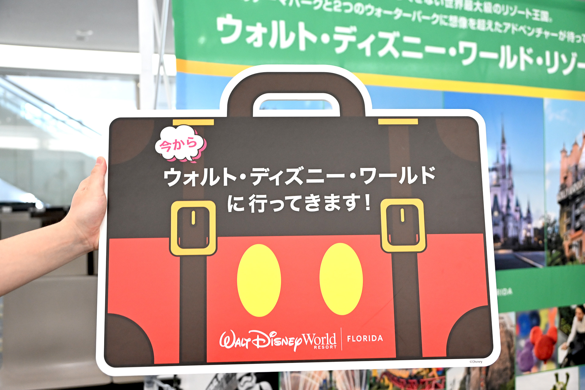 ZIPAIRの運航プロップスや、トランクデザインのWDWプロップスも