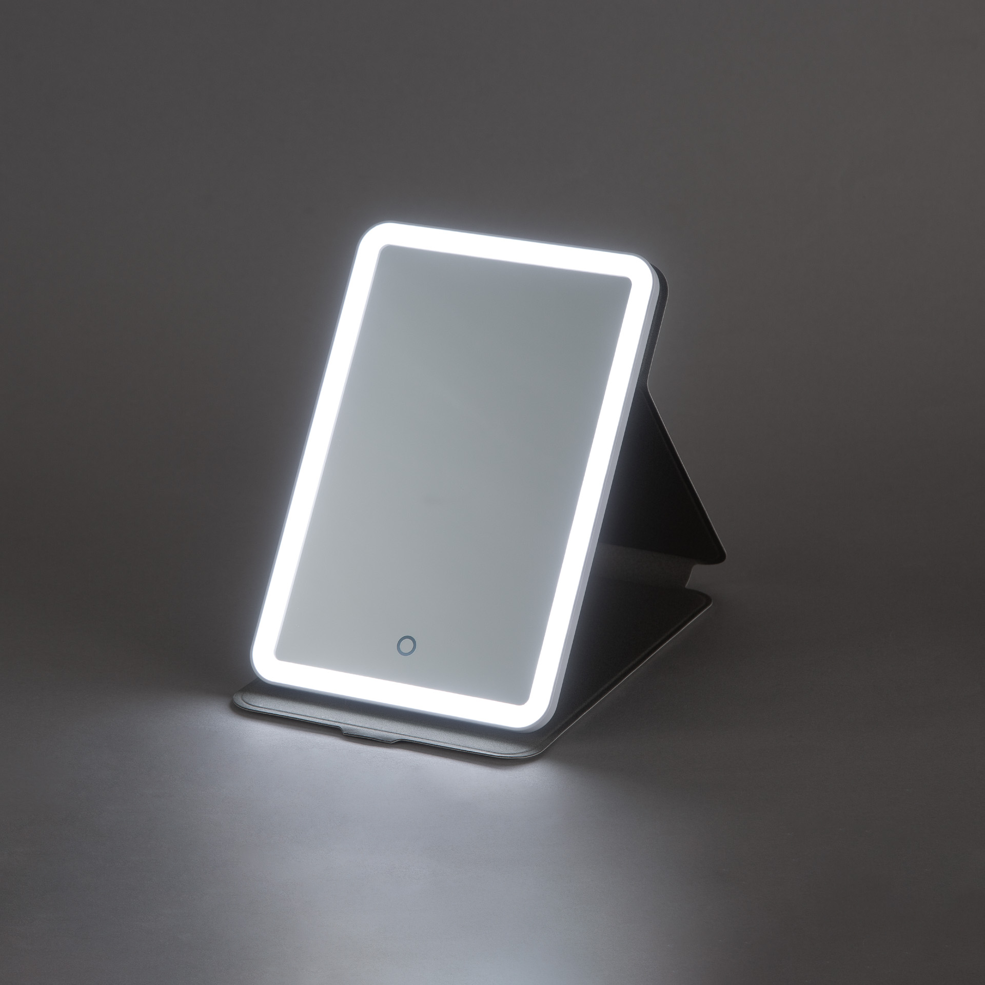 ワンタッチで3色を切り換える調色機能を備える