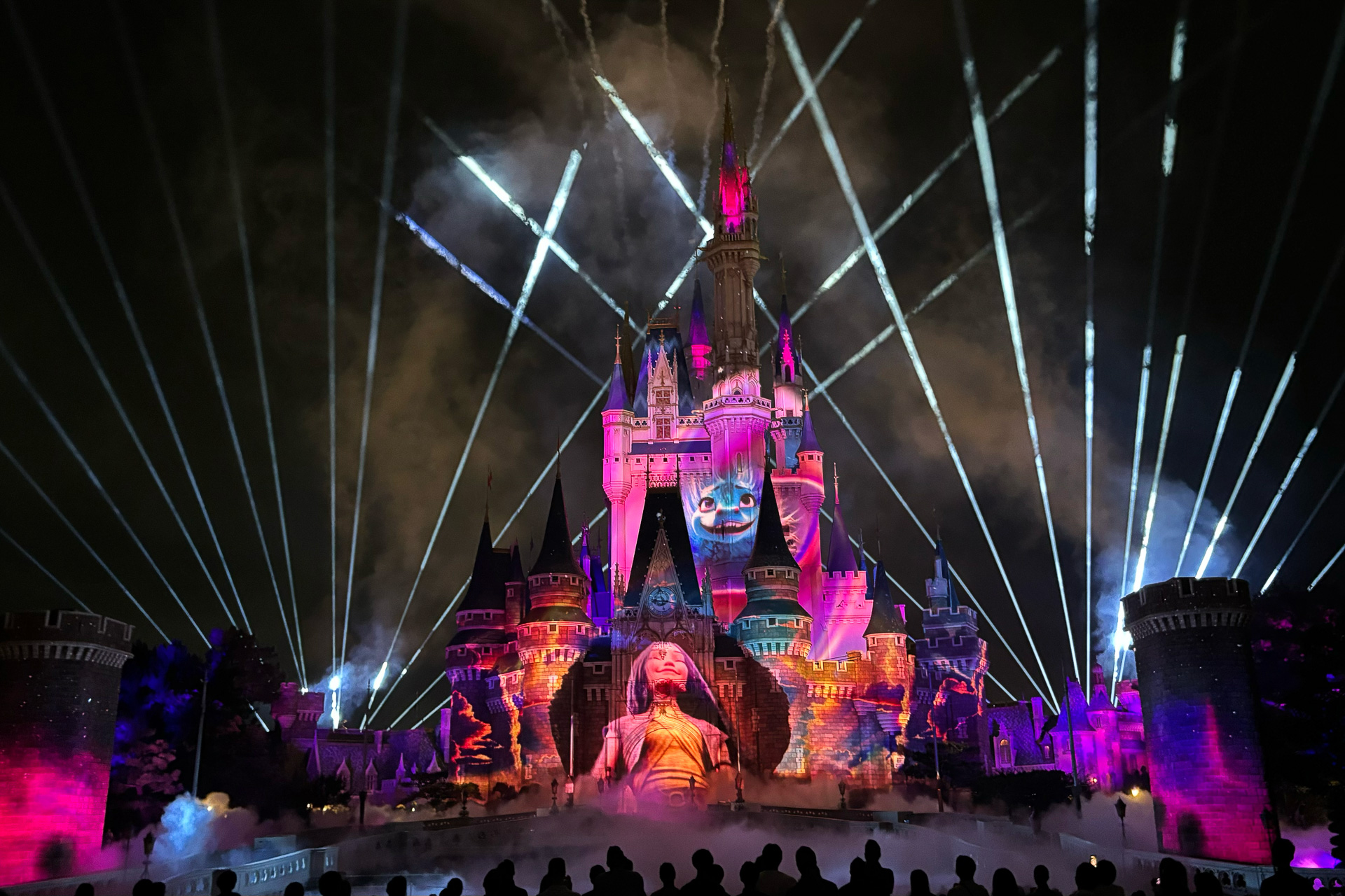 東京ディズニーランドのキャッスルプロジェクション「Reach for the Stars」の終了が発表