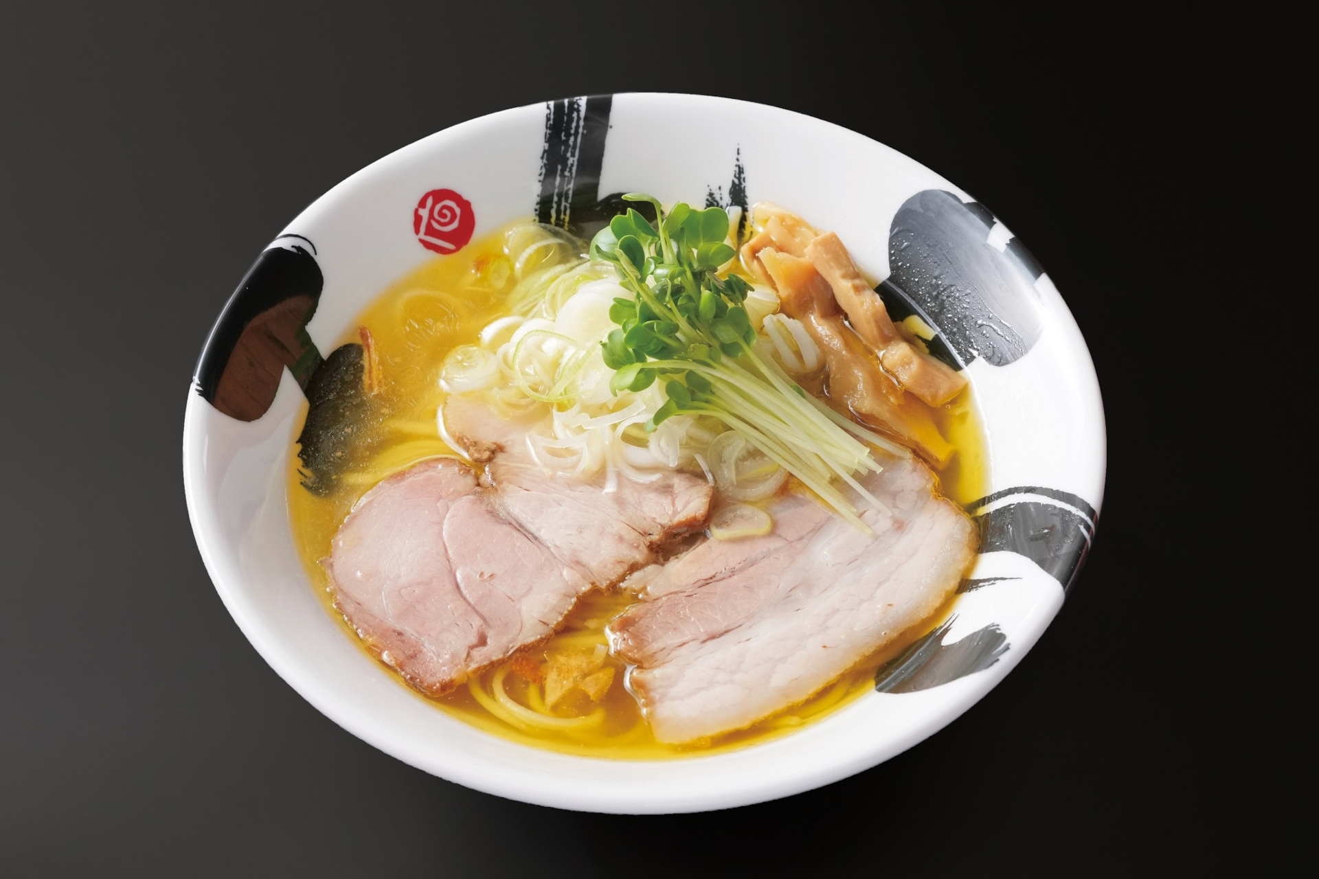 彩色ラーメンきんせい 高槻本店「黄金の塩ラーメン」（950円）