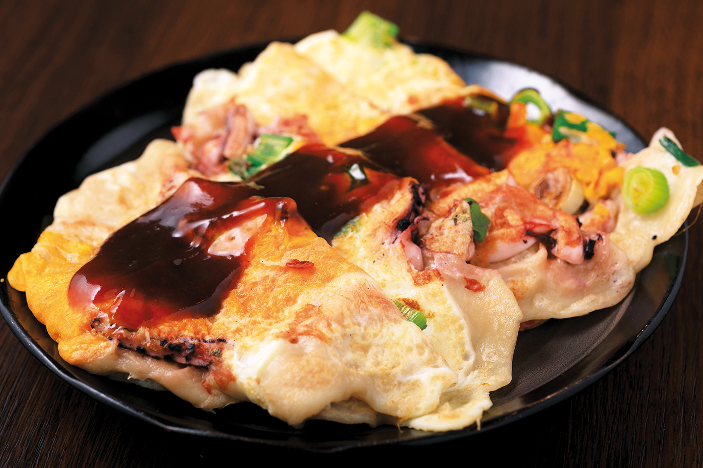 いかやきやまげん「大阪名物!玉子入りいかやきねぎ入り ソース味/しょうゆ味」（各398円）