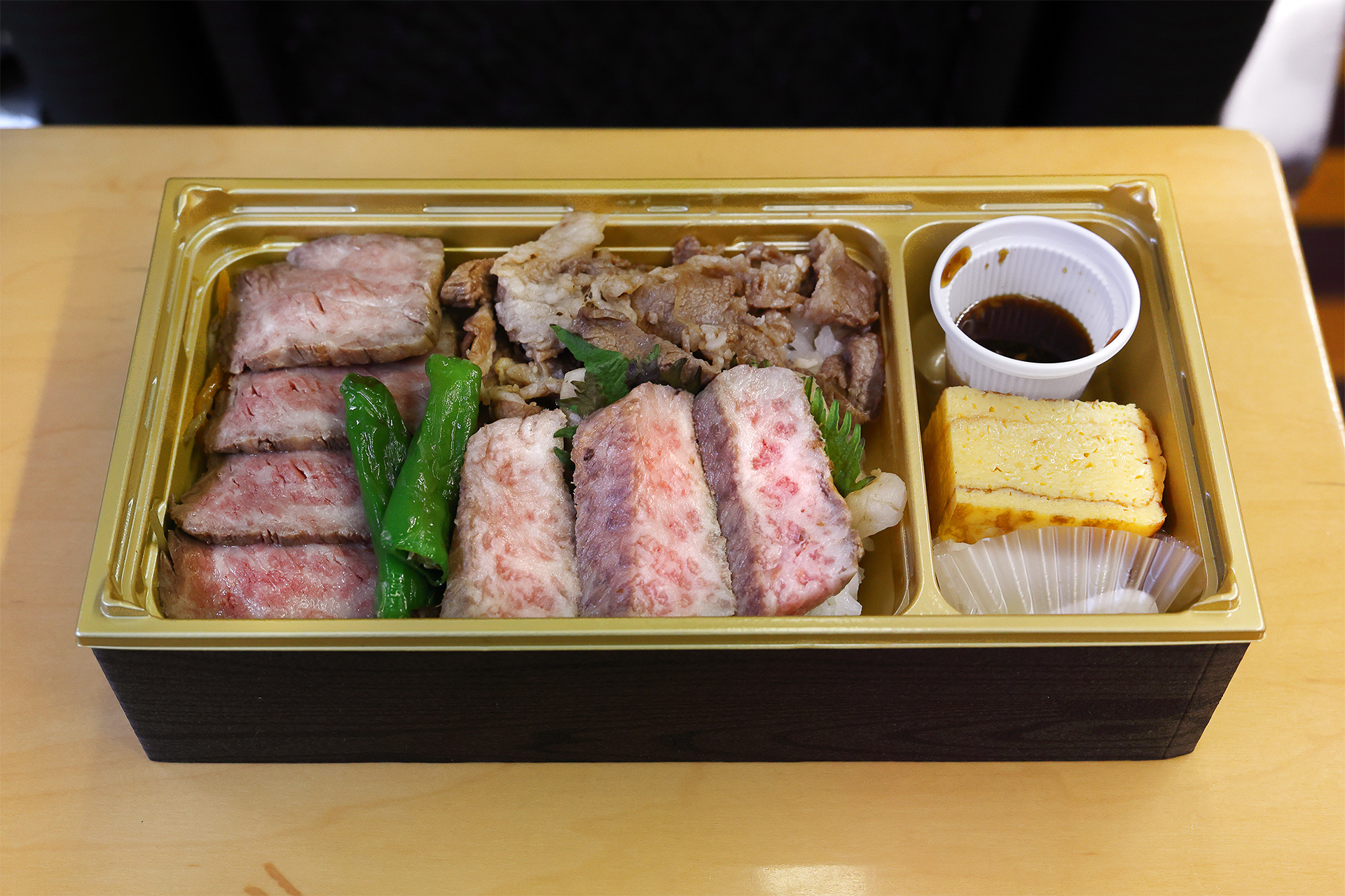 霜降りの和牛たっぷりのお弁当です