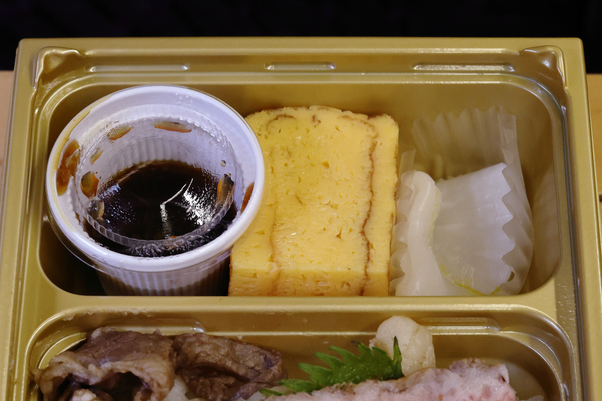 付け合わせは脇役らしく主張はおさえめながらゆず風味の漬物は爽やかさが印象的