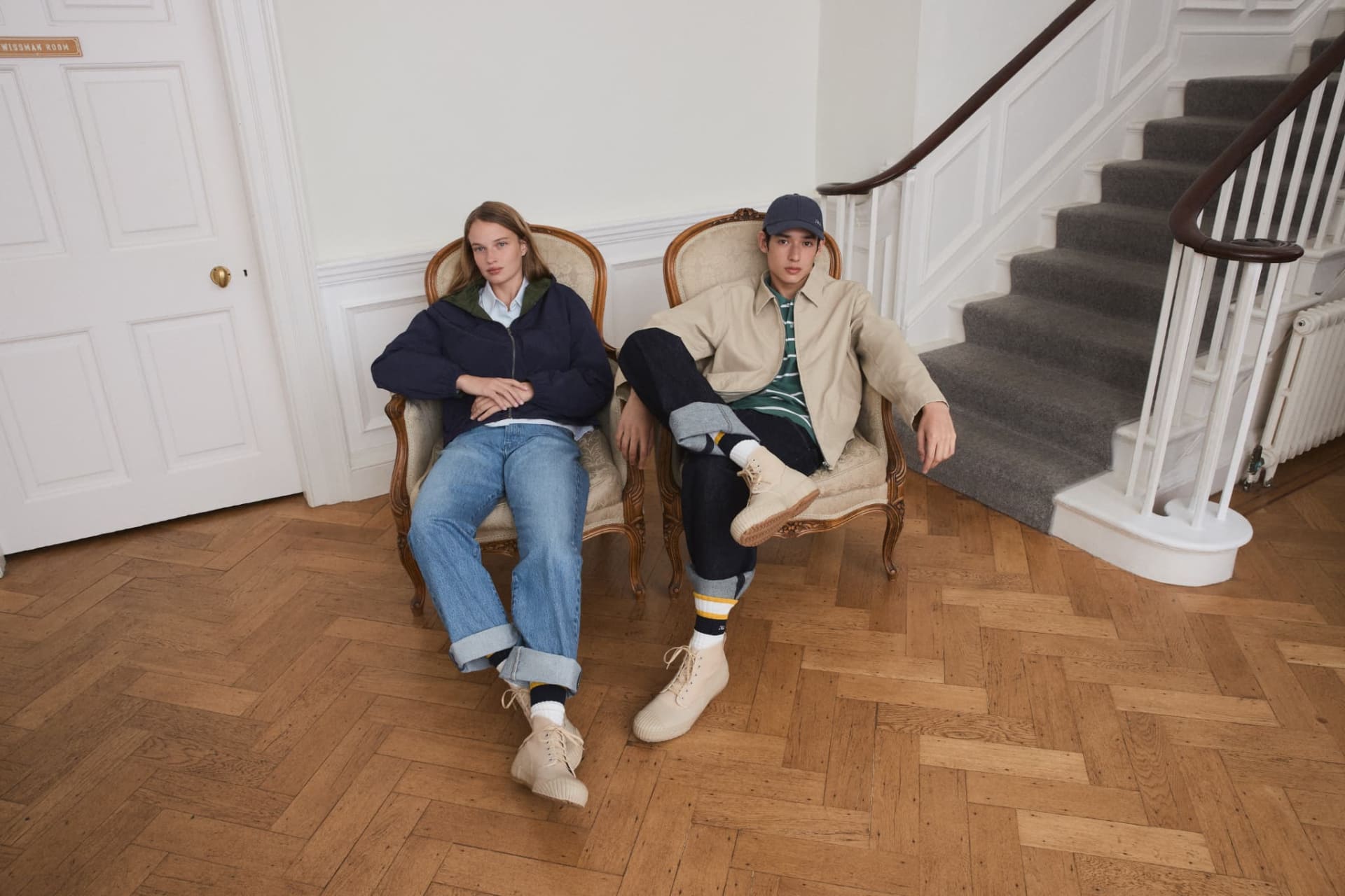 春夏らしい軽やかさと遊びを取り入れたプレッピースタイル