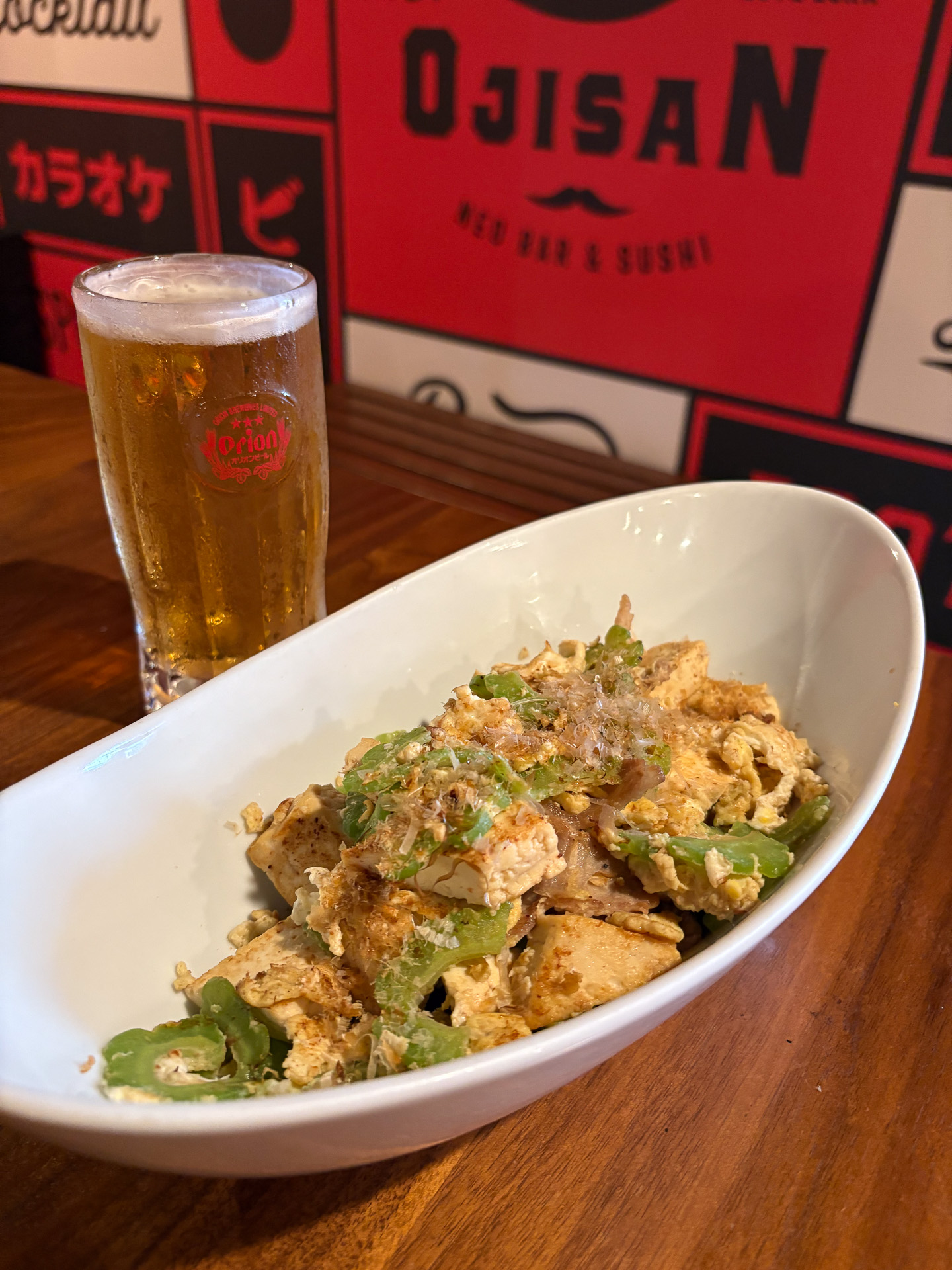 ゴーヤチャンプルー（ランチ：小鉢、味噌汁、ライス付き19ドル、ディナー：18ドル）