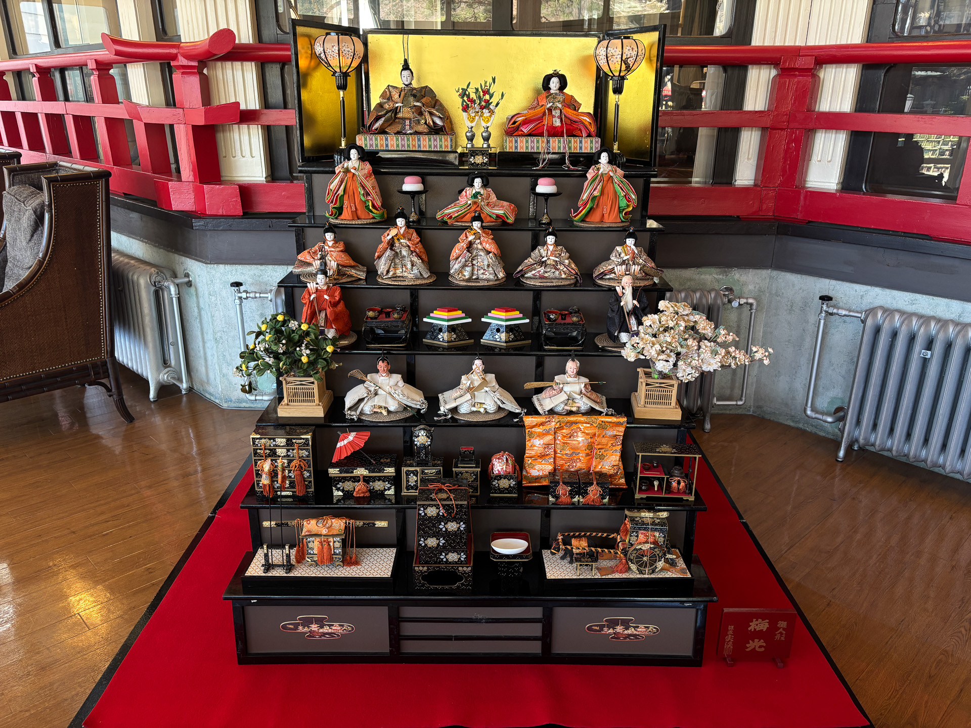 立派なおひな様