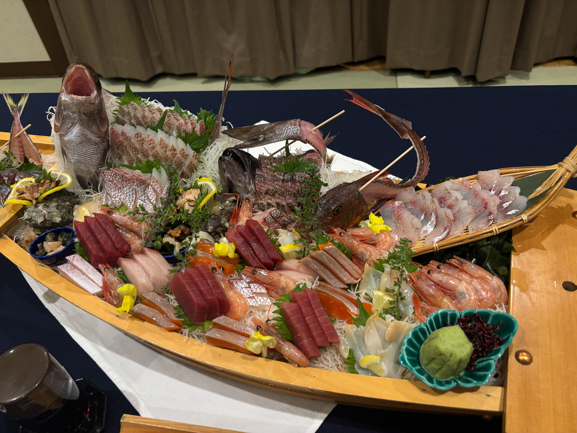 オプションの豪華舟盛りも