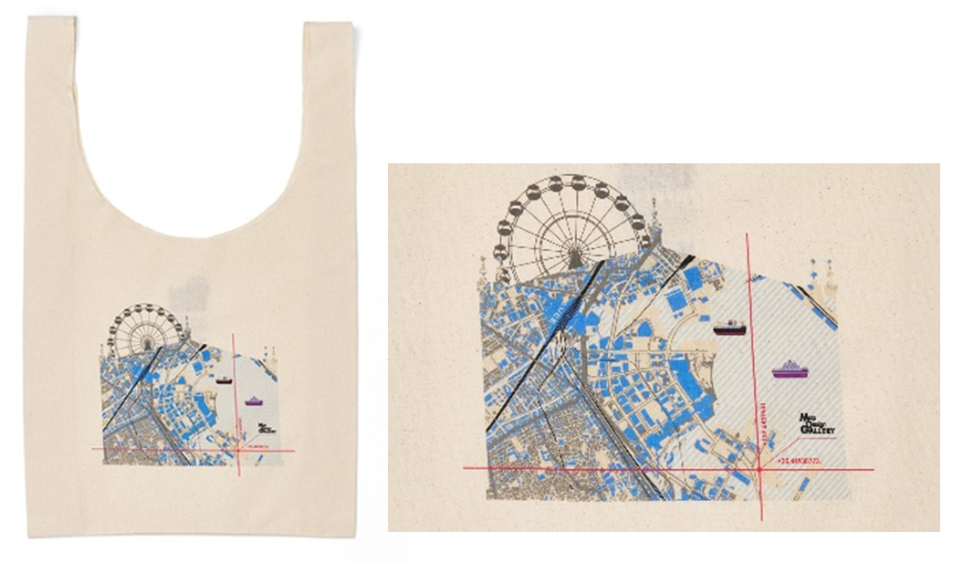 マルシェバッグ（2640円）。表は横浜港を中心とする地図と観覧車、裏は横浜赤レンガ倉庫と緯度・経度をデザイン