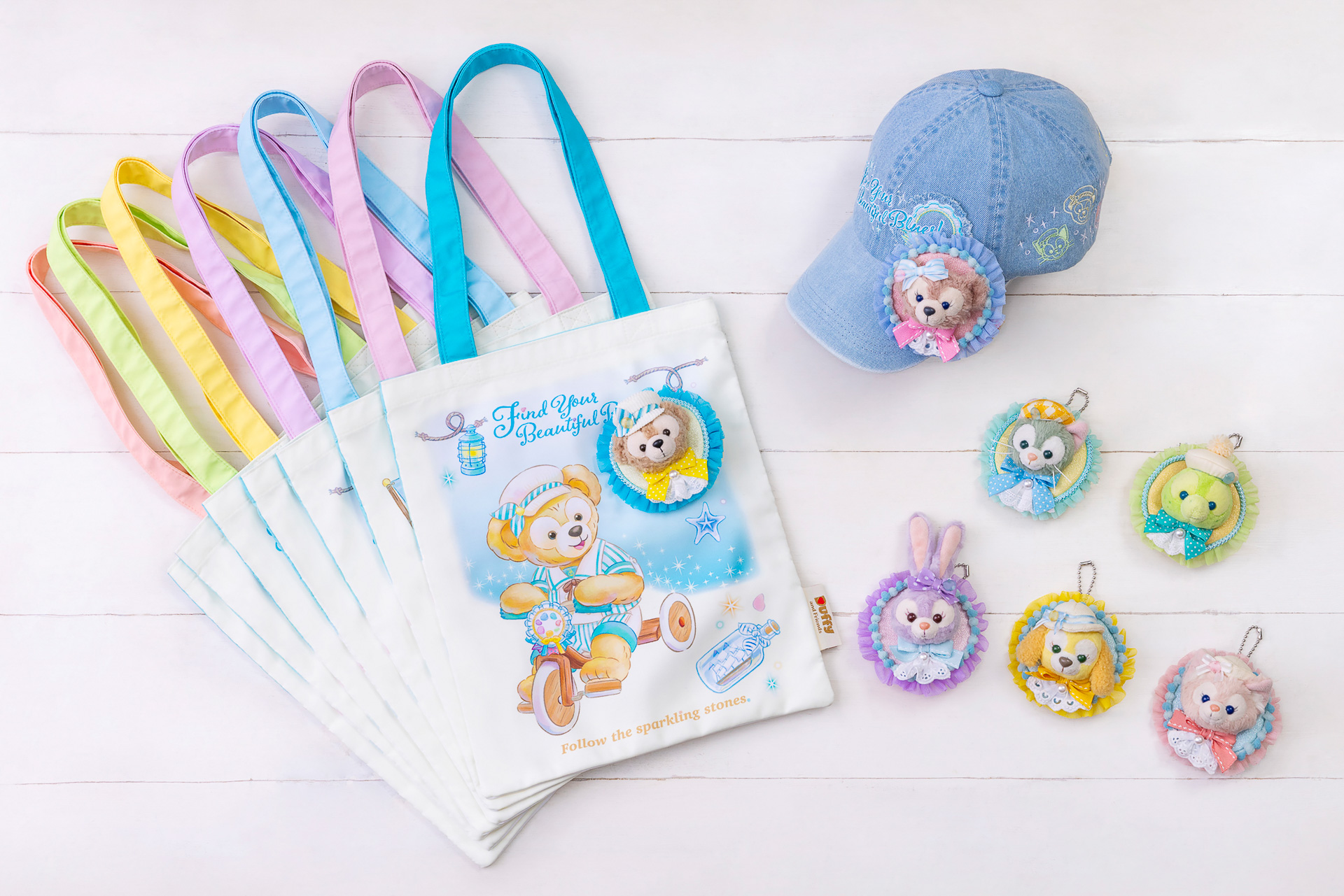 やわらかなブルーを採用した限定アイテムを豊富に用意