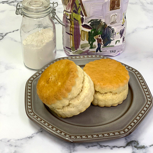 ベノア ウィズ シップトンミルの「一番生地でつくったスコーン」（1個497円、各日100個限定）