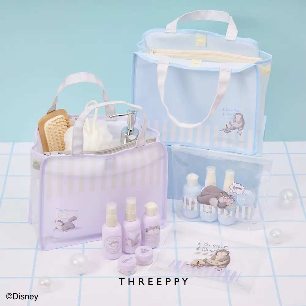 人気急上昇中の「ルシファー」グッズは、淡いパープルやシンデレラのライトブルーでカラーリング。メッシュポーチは肉球の刺繍がポイント