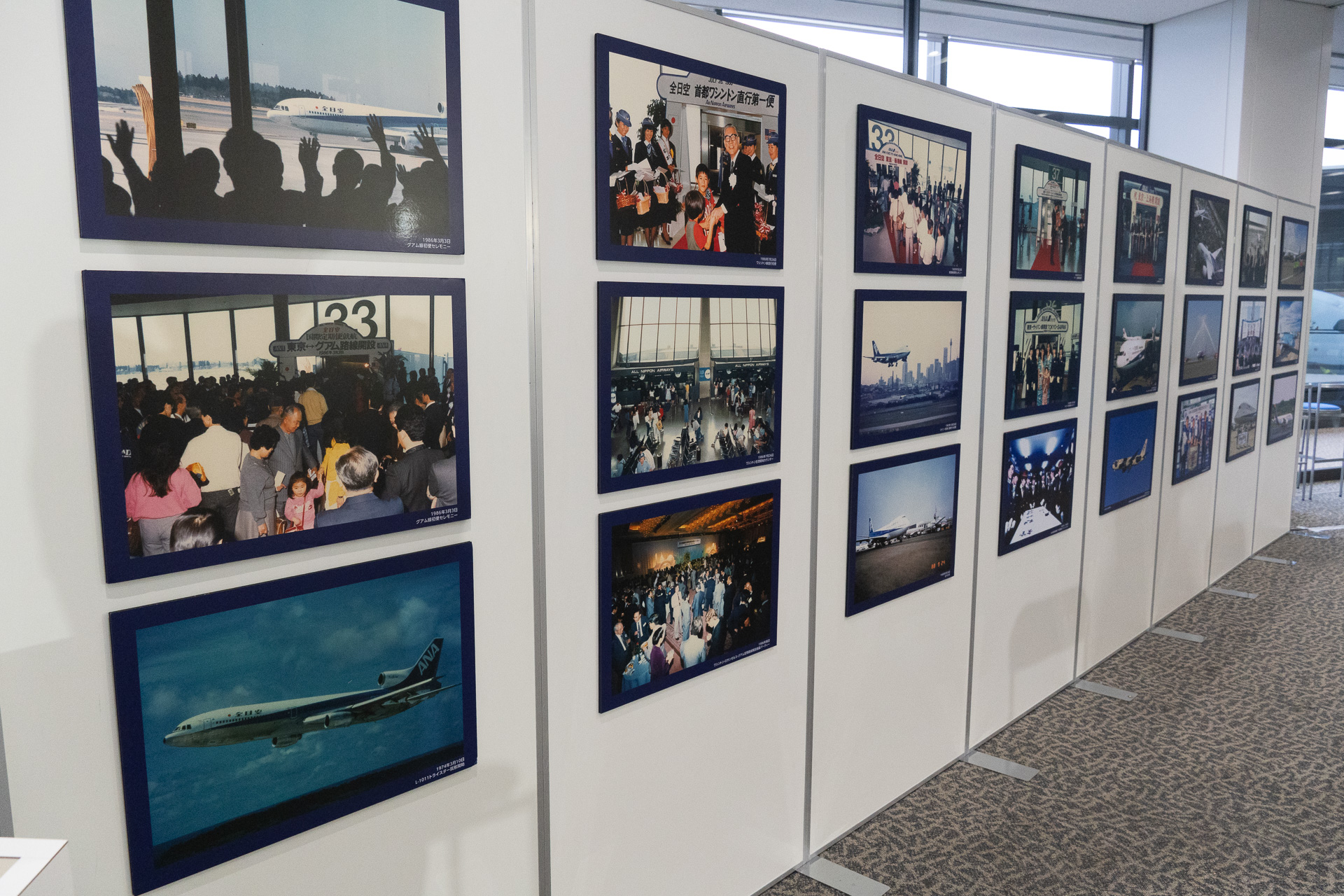 ゲート前に展示していたANA国際線の歩み