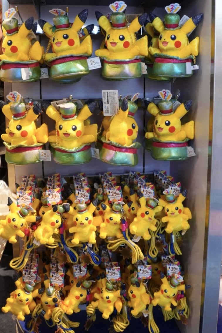 USJ×ポケモン新グッズを撮り下ろしで紹介。ピカチュウの耳が動く帽子