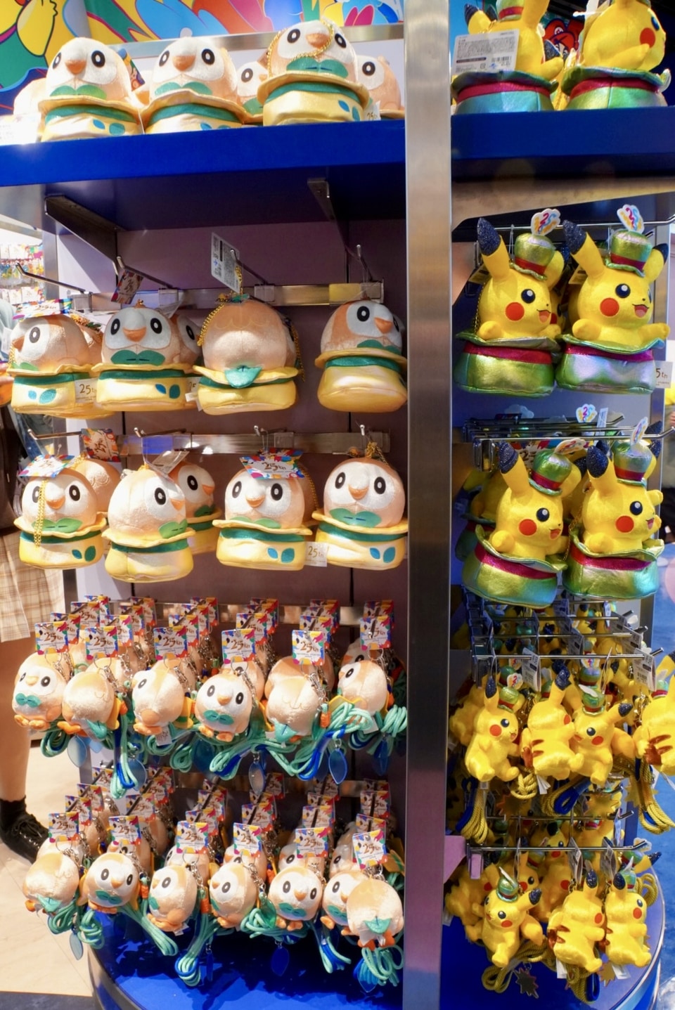 USJ×ポケモン新グッズを撮り下ろしで紹介。ピカチュウの耳が動く帽子