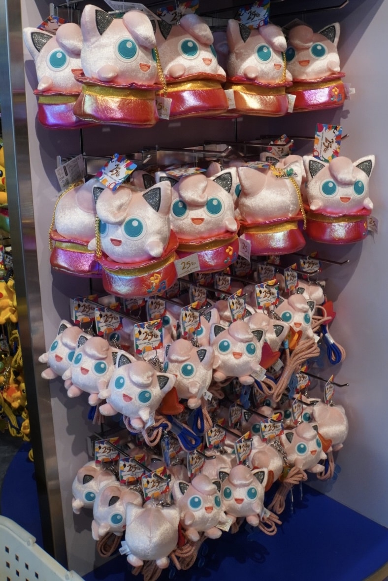 USJ×ポケモン新グッズを撮り下ろしで紹介。ピカチュウの耳が動く帽子