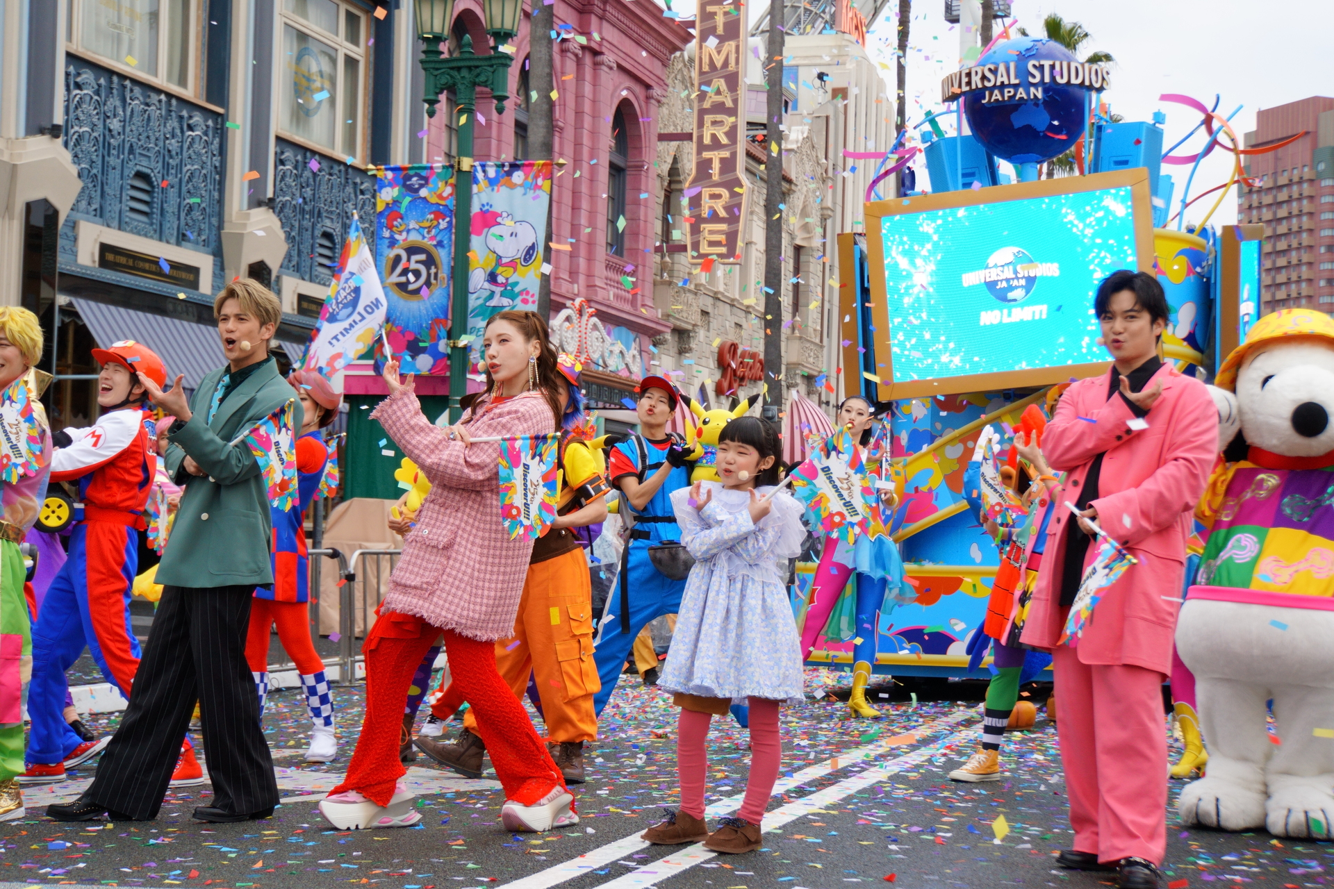 Discover U!!!ポーズでパークの仲間たちと25周年をお祝い！