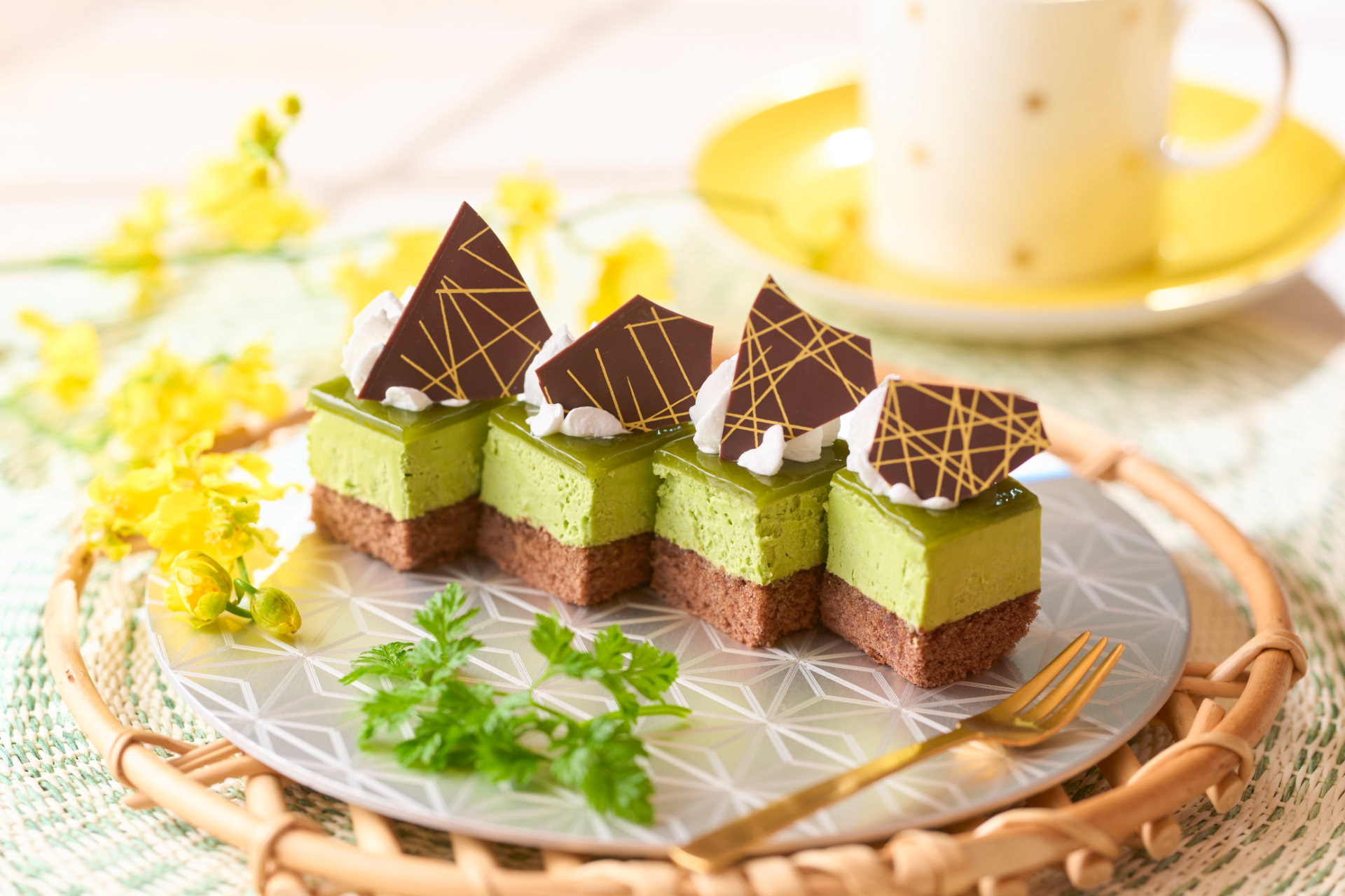 「宇治抹茶ケーキ」。宇治抹茶のほろ苦さと濃厚チョコレートが絶妙に調和した奥深い味わい