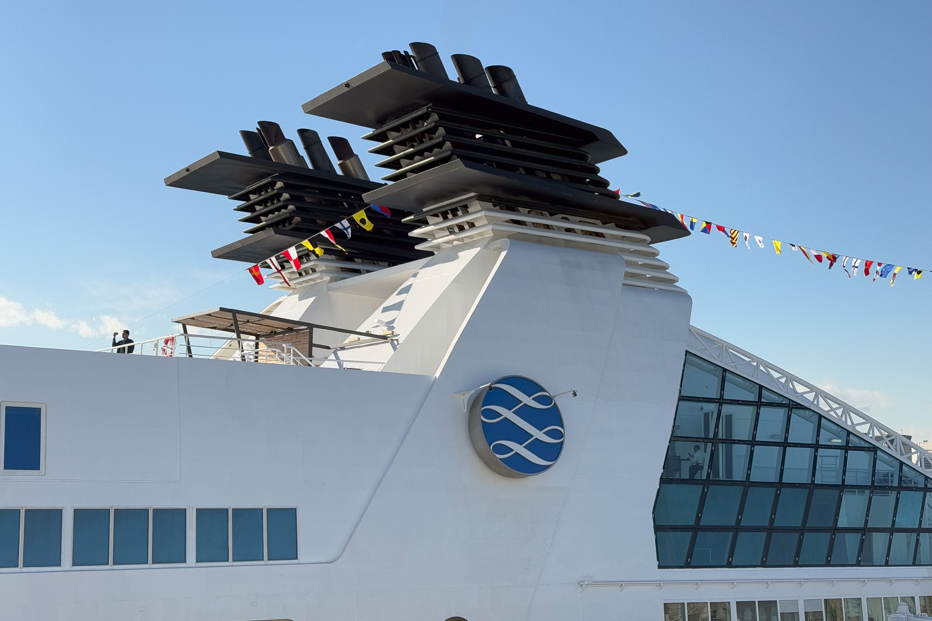 三井オーシャンフジの外観（写真は東京国際クルーズターミナル初入港時のもの）