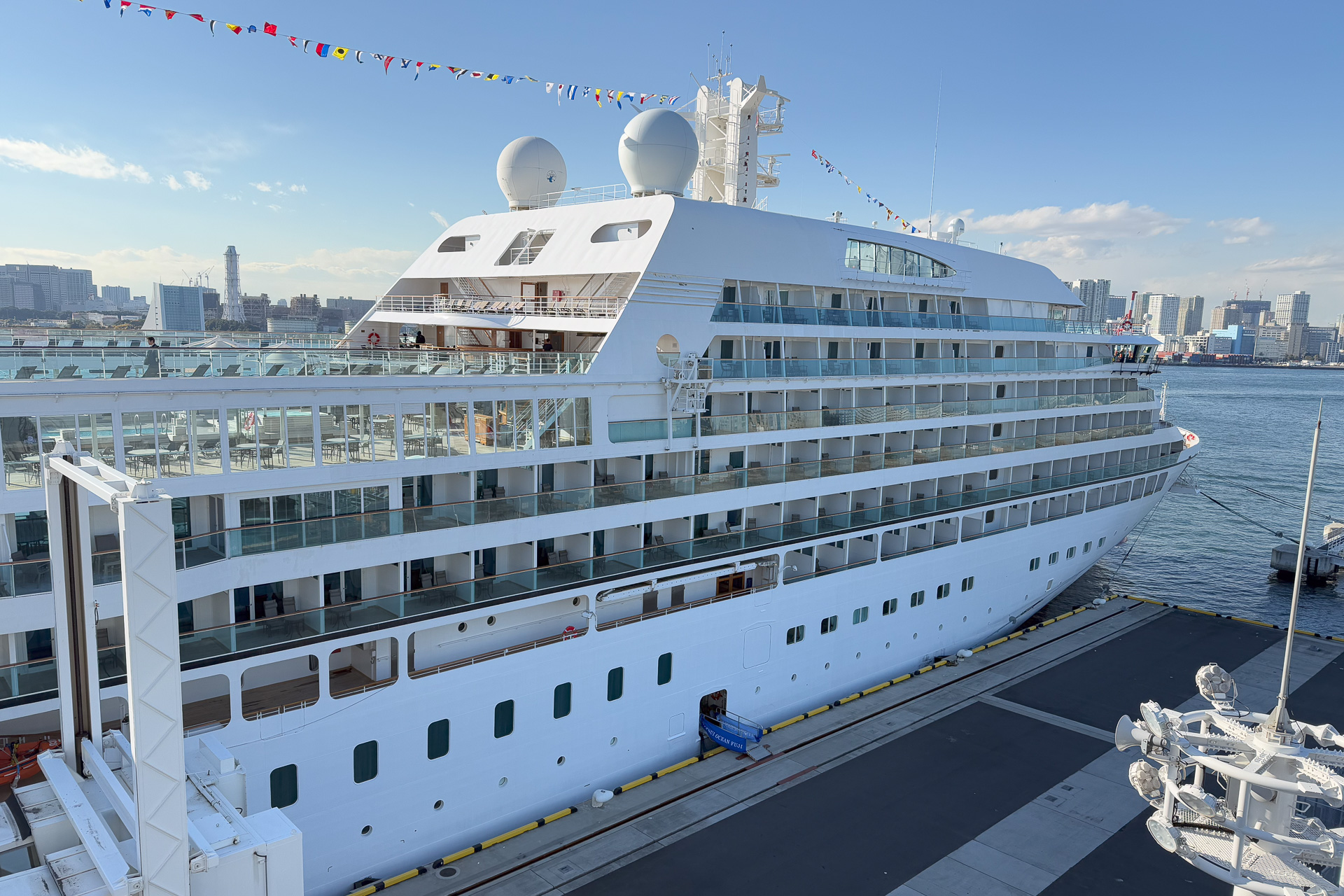 三井オーシャンフジの外観（写真は東京国際クルーズターミナル初入港時のもの）